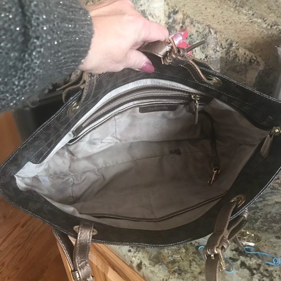 Michael Kors tote - Picture 3 of 3